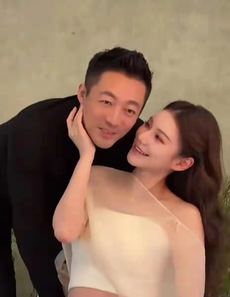 马筱梅堪称最美最苗条的孕妇。[比心]
上回说要是汪小菲能陪马筱梅拍一组怀孕后的孕