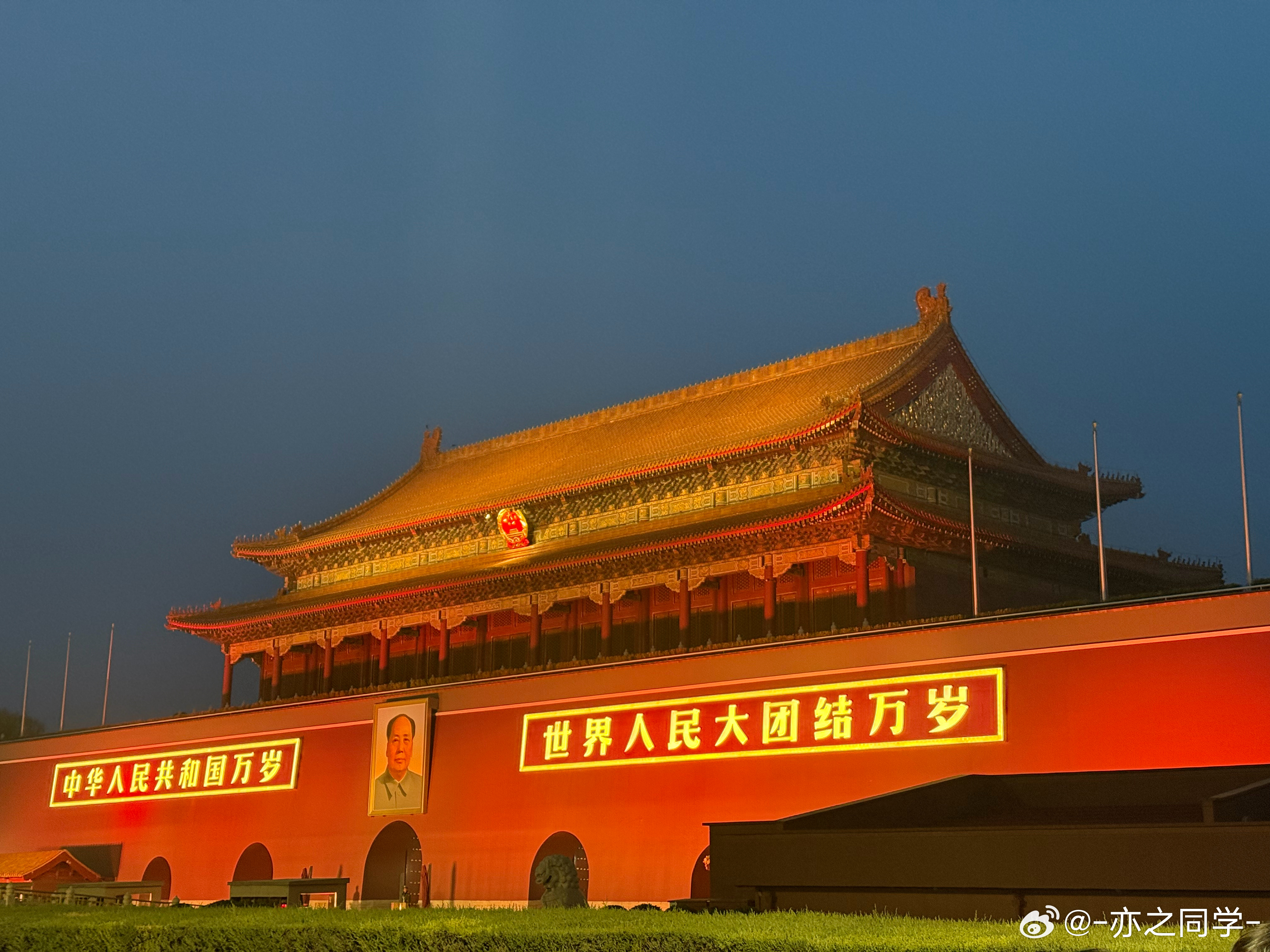 看完升旗，淡季也好多人 北京·天安门