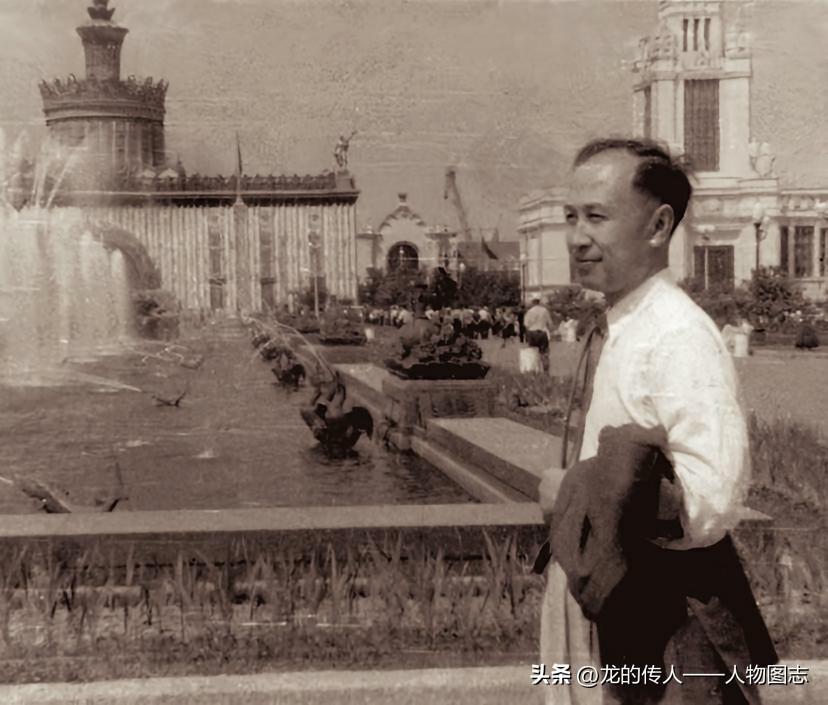 1956年夏，钱学森在莫斯科留影