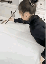 太厉害了！一个年仅8岁的小女孩成了书法界的神童！你们都来看看看吧，这个小女孩挥笔