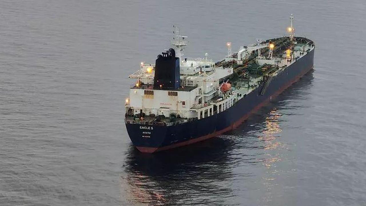 阿曼海上安全中心：一艘油轮在阿曼海岸附近发生爆炸并起火

俄罗斯卫星通讯社 20