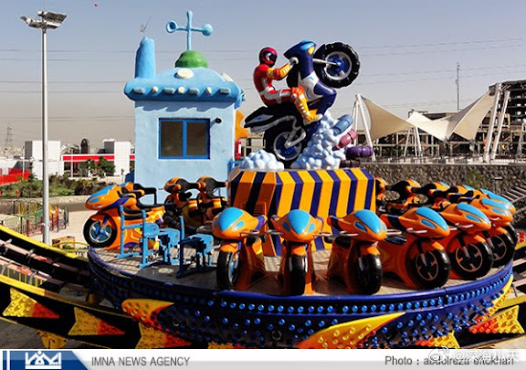 儿童主题乐园里的飞机也炸伊朗伊斯法罕省副省长表示，美以战机侵犯当地领空，对“伊斯