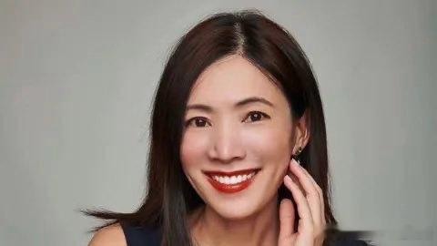 46岁的罗昌丽在领英上联系了对冲基金经理Wesley Edens，说想“聊生意”