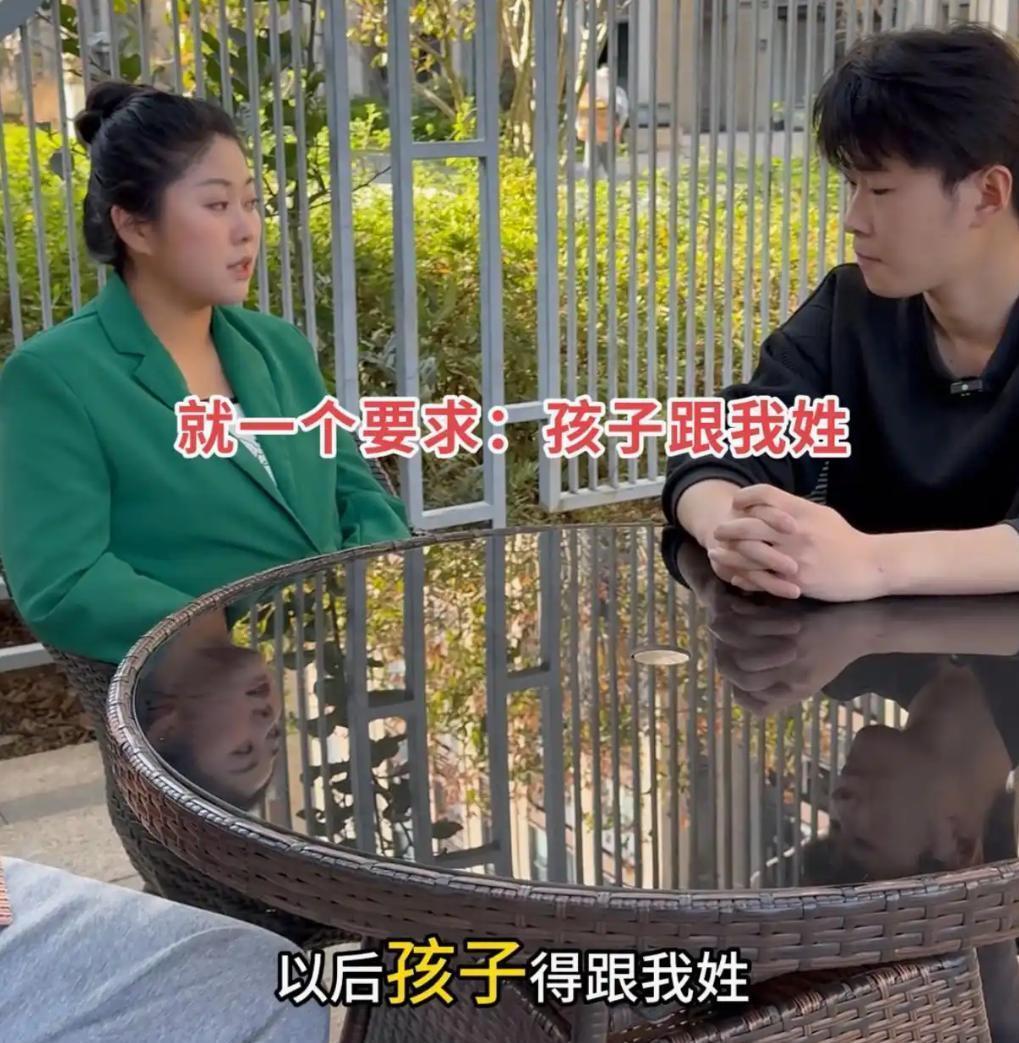 义乌一位41岁经商女老板经媒人介绍，一眼相中比自己小17岁的24岁快递小哥，两人