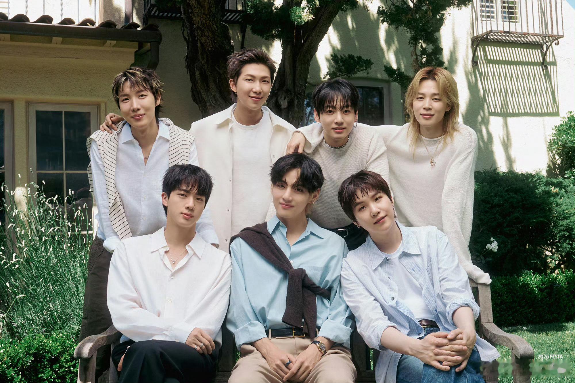 防弹少年团 BTS家族照花絮BTS世永一不解释2026年6月3日，为庆祝出道十三