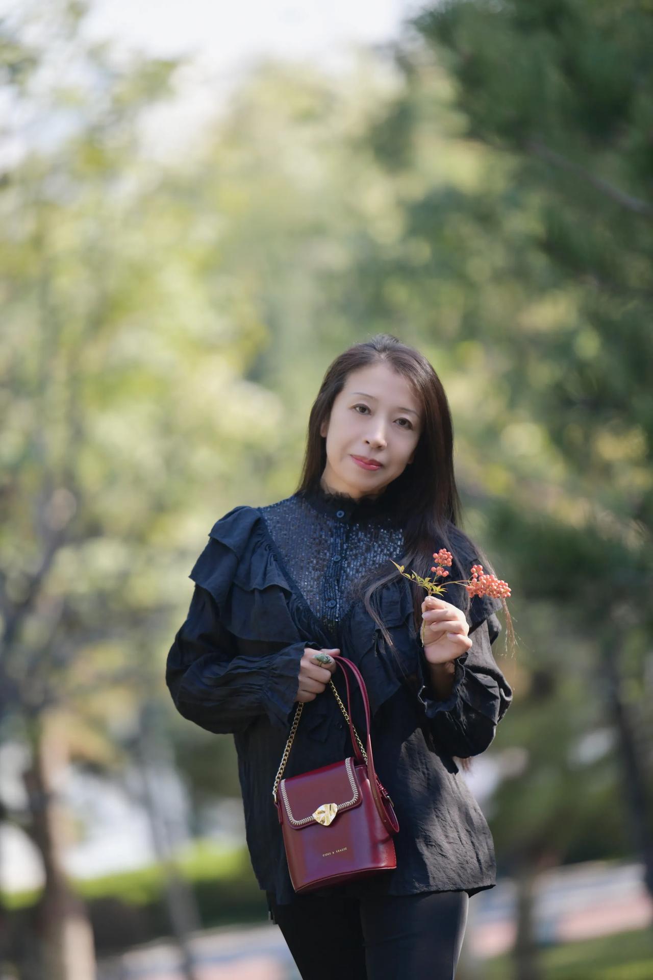 金秋时节，龙湖公园的风景真的很美丽！#公园里邂逅之美# #秋冬公园随拍# #公园