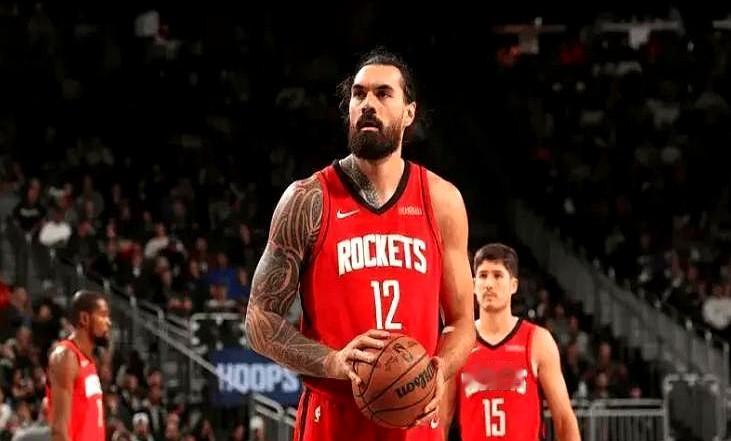 杜兰特念旧啊

火箭轻取爵士后，他谈亚当斯职业生涯的长度和篮下肉搏的精神，亚当斯