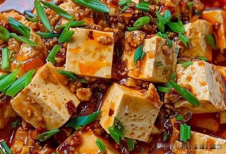 四川叫盆地，在我看来，其实像口锅。这口大锅里，北菜南烹，南菜北做，才炼成了这独步