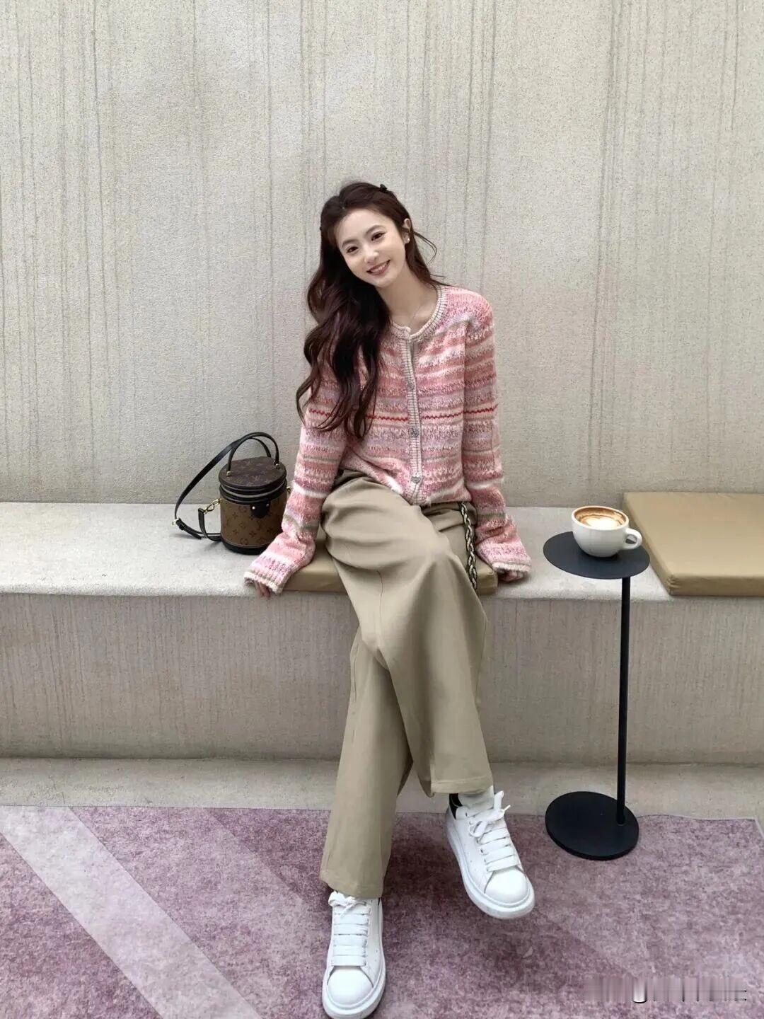 枫叶🍁|“白色单品+米色单品+白色单品”，氛围感拉满米色温柔风穿搭 米色衬衫穿