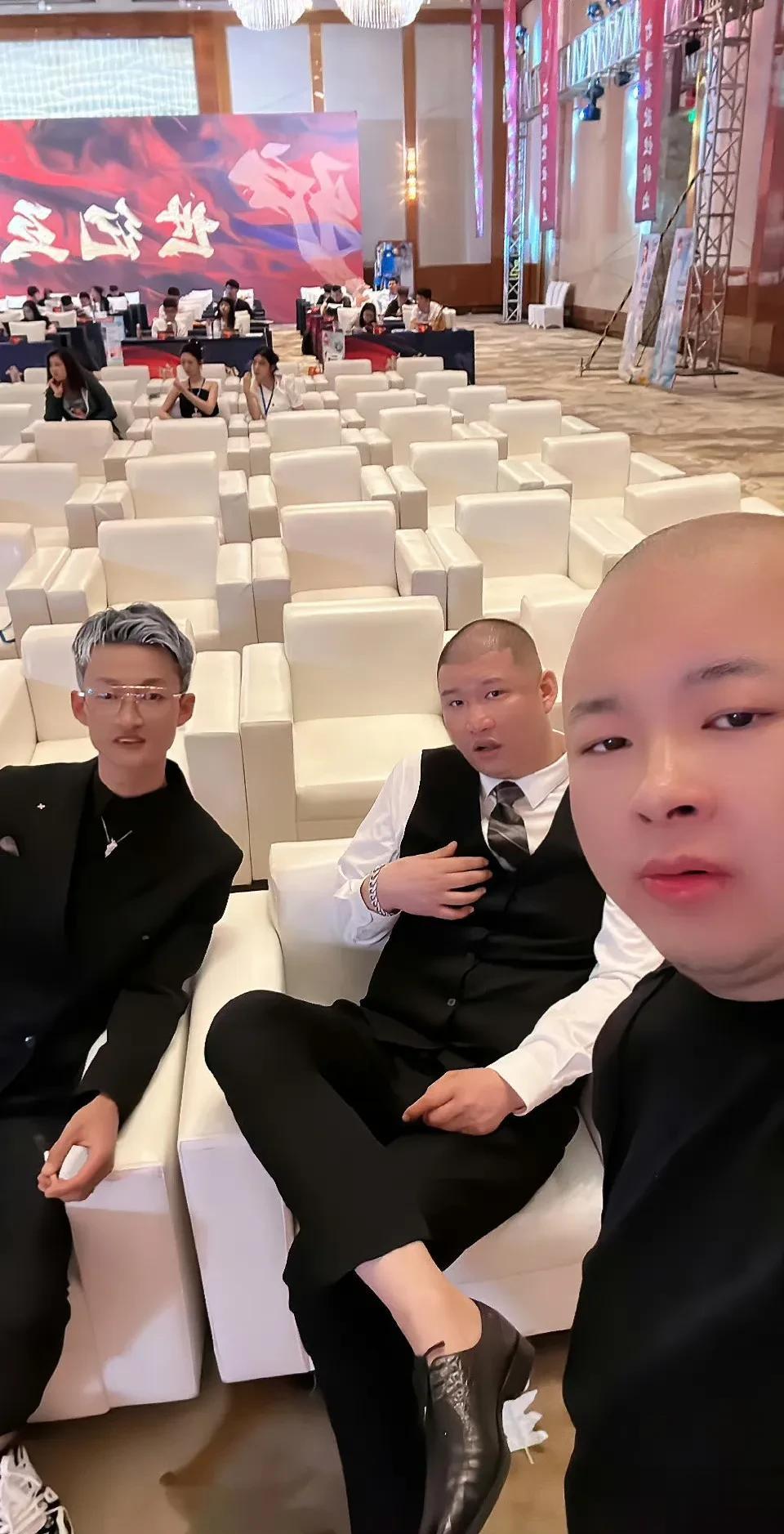 【二驴会带着驴家“八大天王”横扫快手吗？】快手天上的事由辛巴管 地下的事儿则听二
