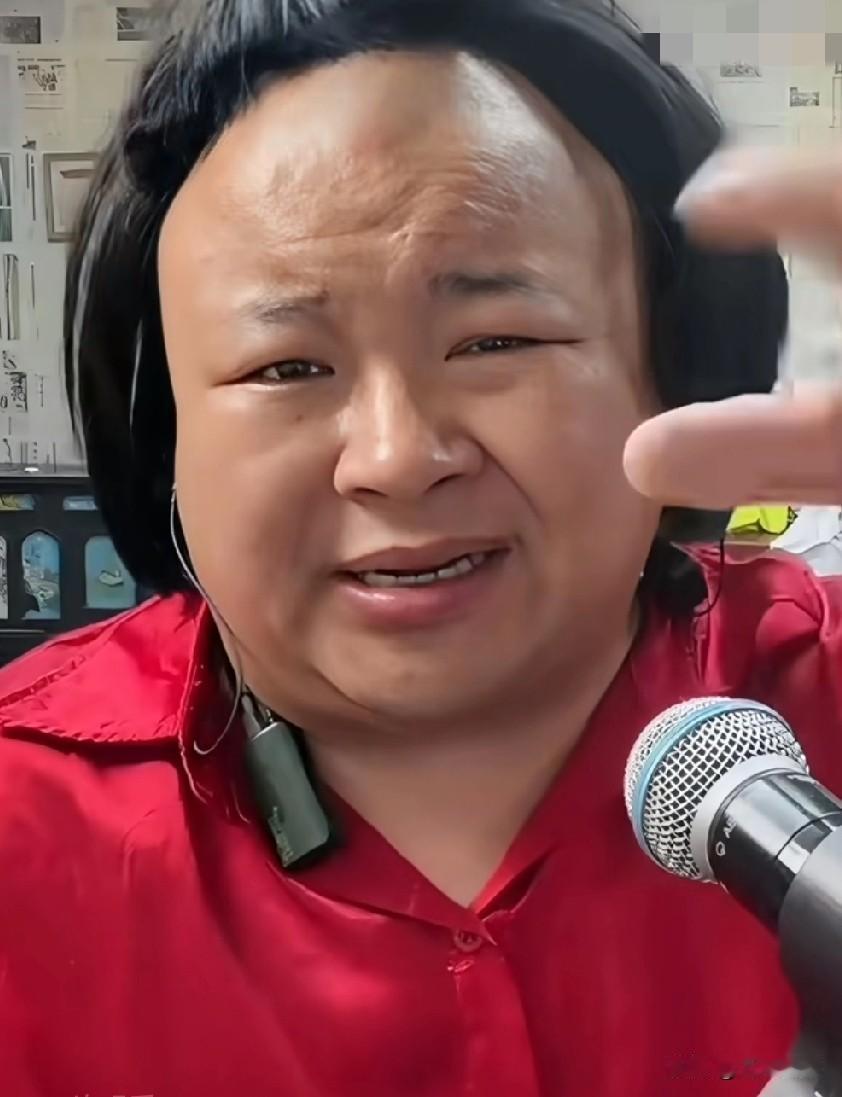 老狗佳希结婚一个网红不邀请，邀请粉丝一百桌，不收礼金，就是娱乐卖货。