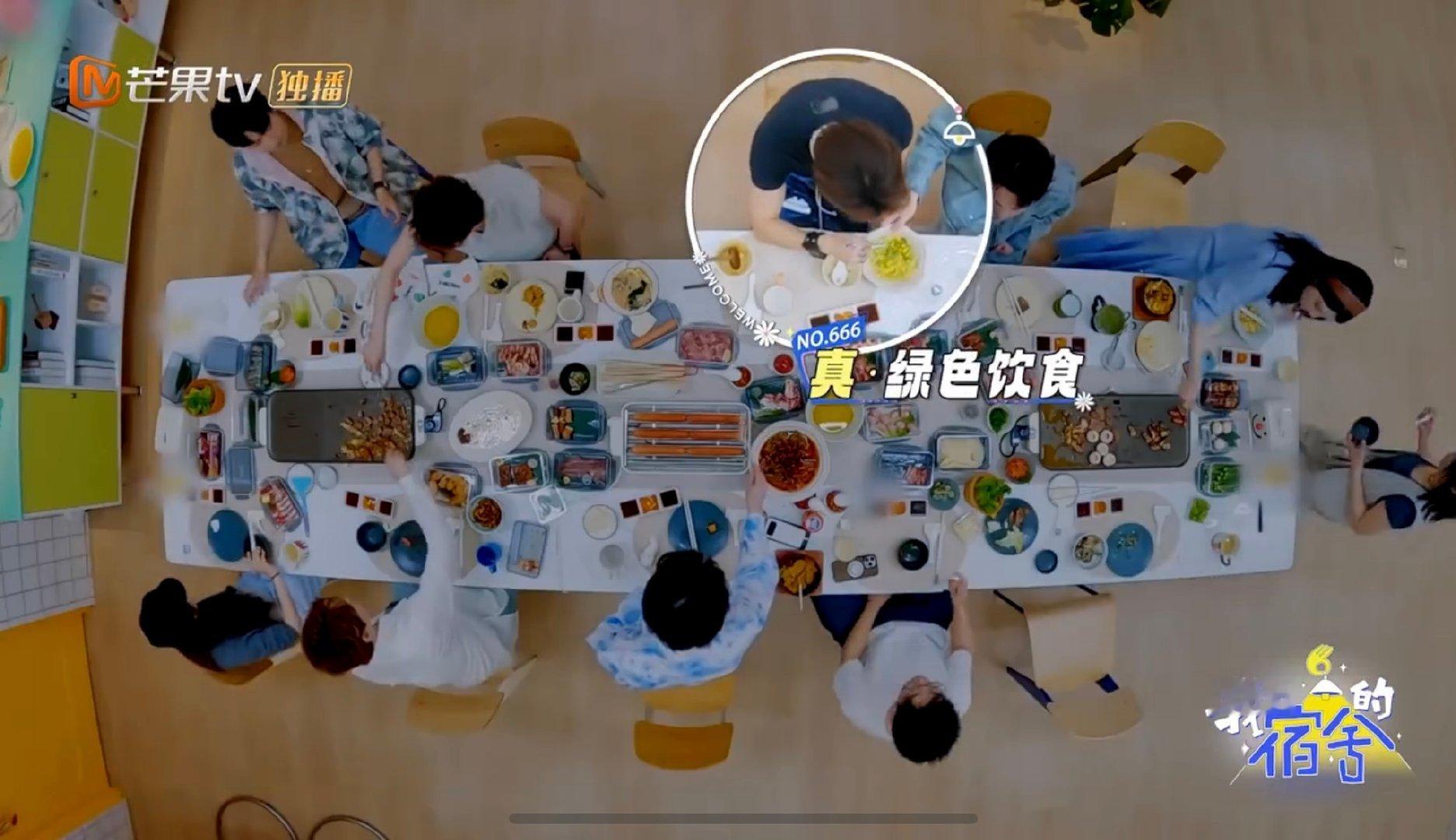 马伯骞说也说了吃也吃了我们的宿舍 马伯骞：我就尝一小口…结果一口接一口，说也说了