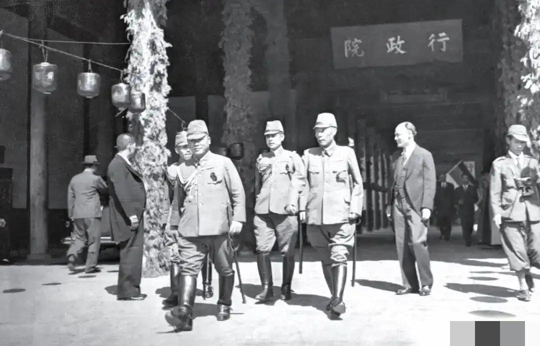 南京总统府，承载了太多历史的悲欢离合。1937 年 12 月，南京不幸沦陷，这里