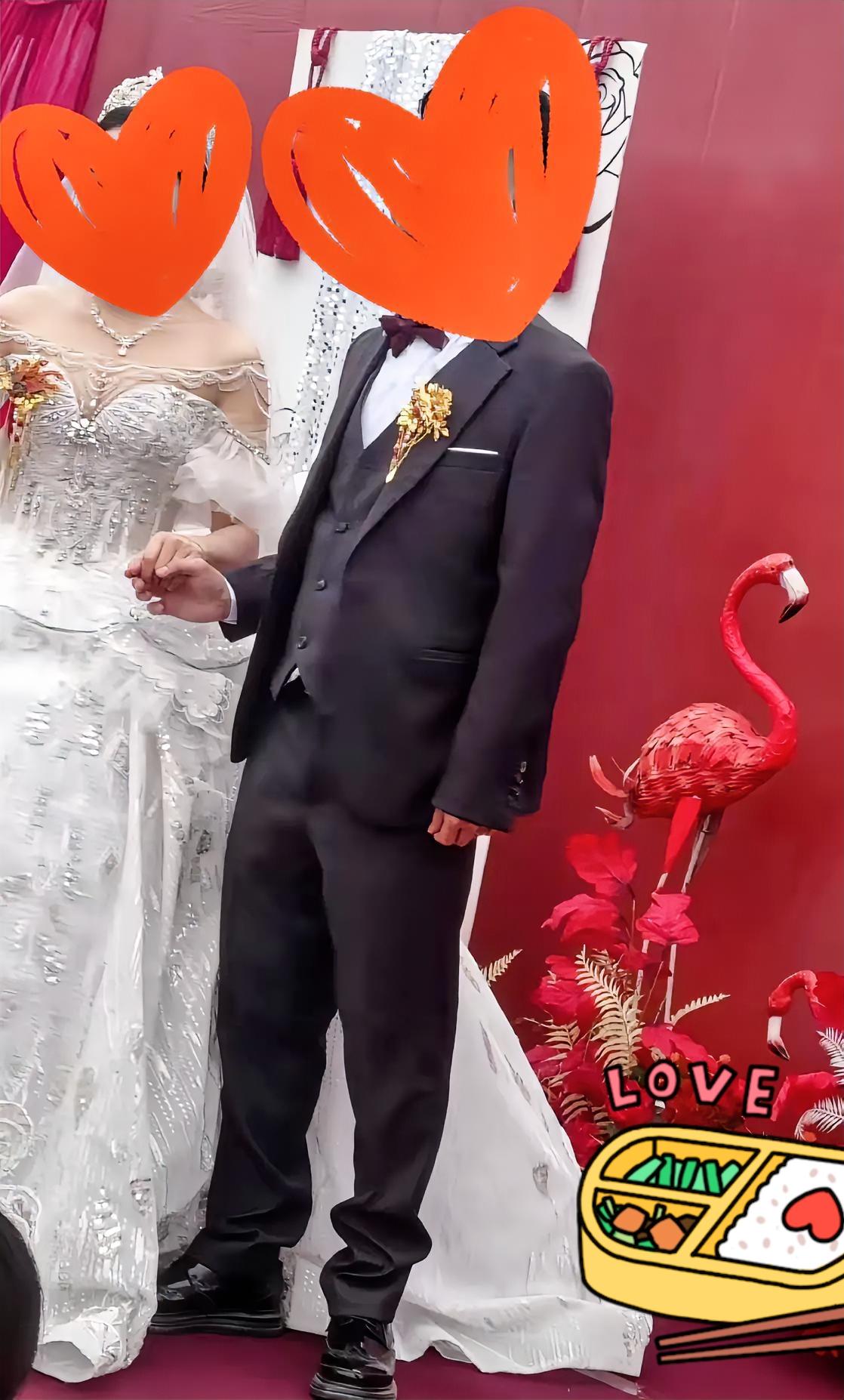 今天参加了一场婚礼，直接把我看懵了。😮
新娘是上海三甲主治医生，北京博士毕业，