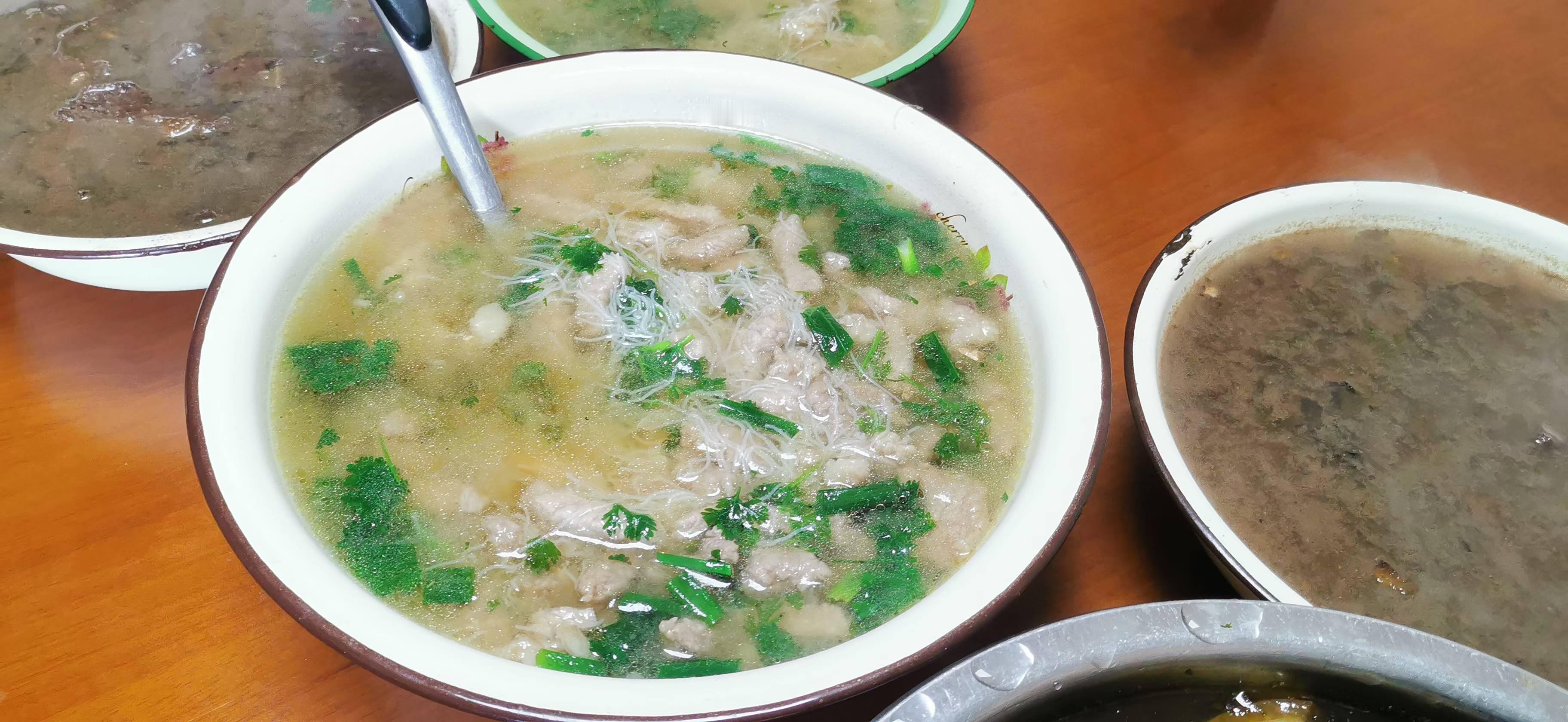 爱在一朝一夕，爱更在三餐四季；爱在浪漫诗意，爱更在俗常之趣。