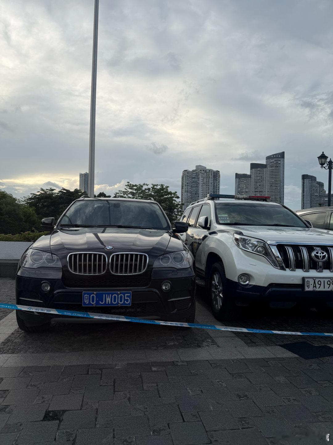 早上在白天鹅吹风，遇到了纳米比亚总统的接待车队 