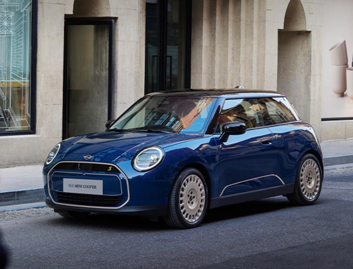 电动MINI这个新轮圈真帅，有种拉力范儿🙈 