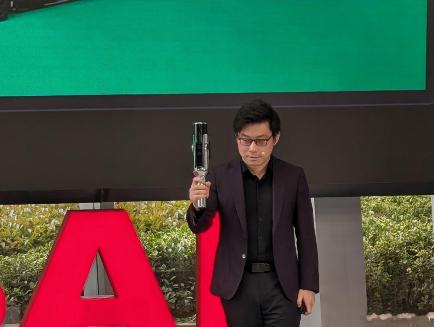 很多朋友不懂 kosmo 的能力，可以看看图三，如果现在要实现空间渲染需要的设备