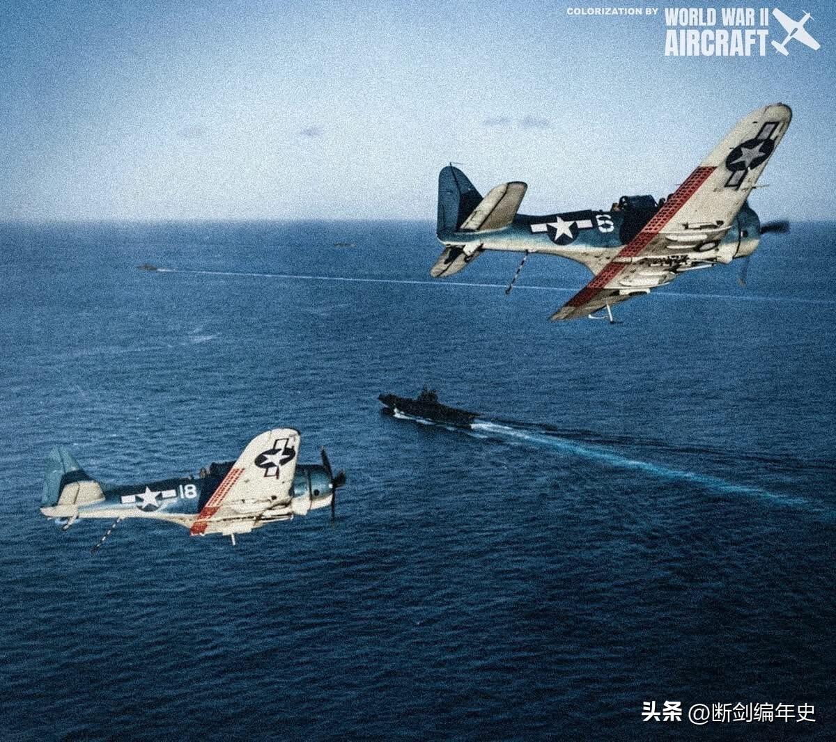 1944年3月，两架SBD“无畏”式俯冲轰炸机在袭击帕劳群岛的日军目标后，返回美