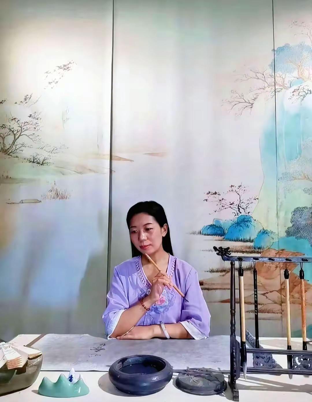 自幼倾心红楼，一草一木，一诗一词，早已刻在心间。三年前踏足北京大观园，身临书中景
