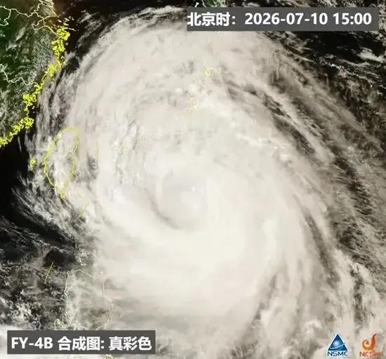 江浙沪打工人的台风焦虑：嘴上说着“一定会拐弯”，背地里却在疯狂囤泡面！
台风“巴