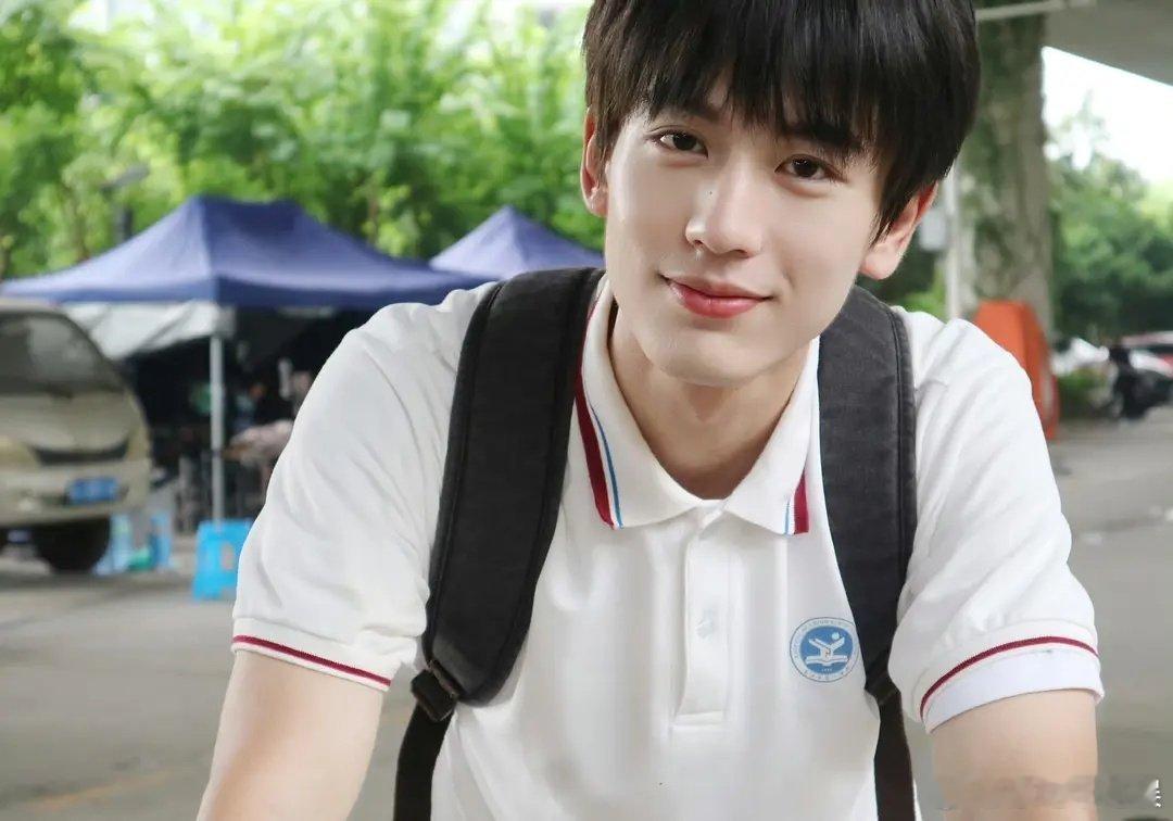 张凌赫这真的是小说男主照进现实了 ​​​