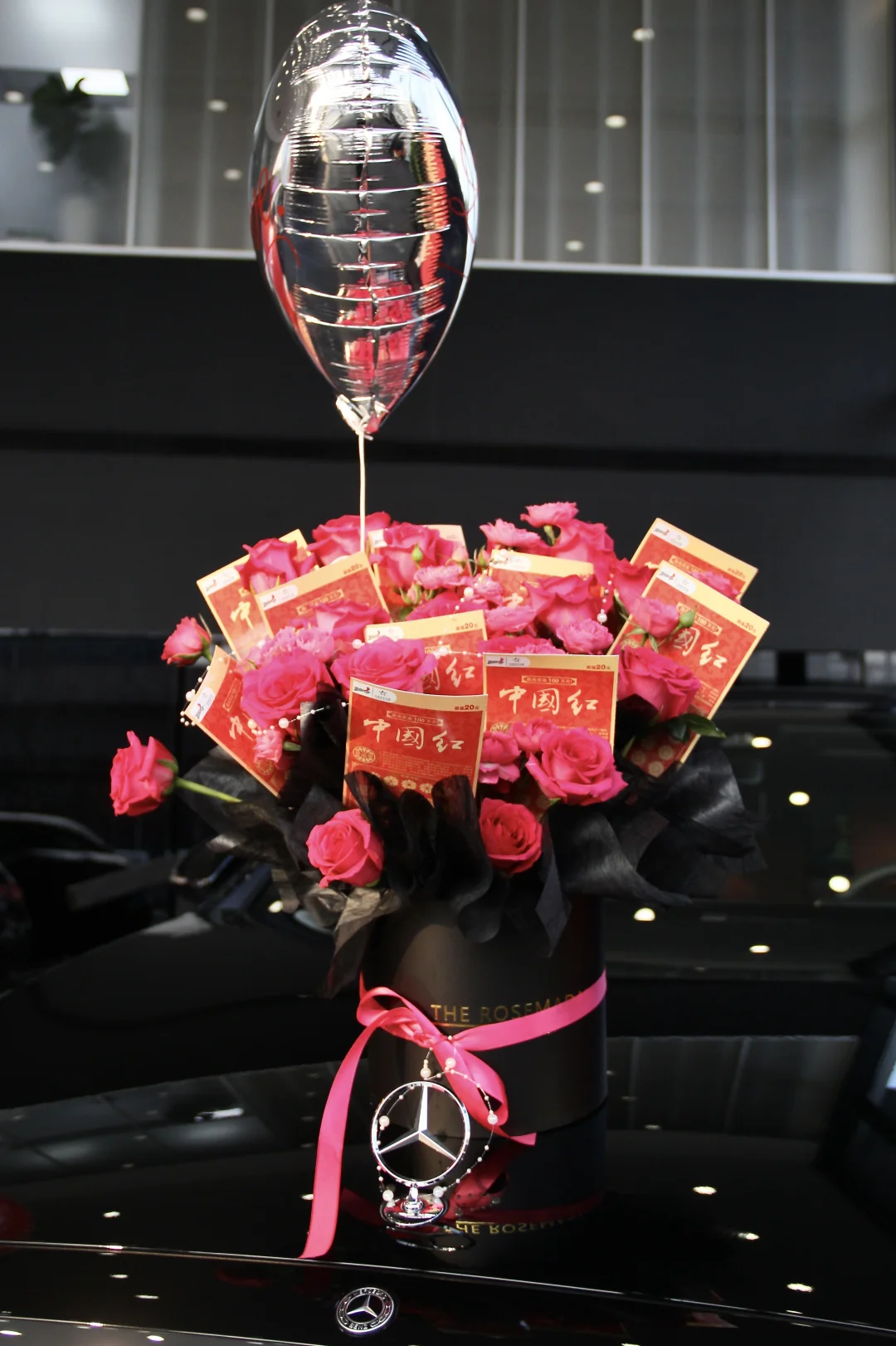 刮开这张彩票，看里面有没有一辆奔驰S