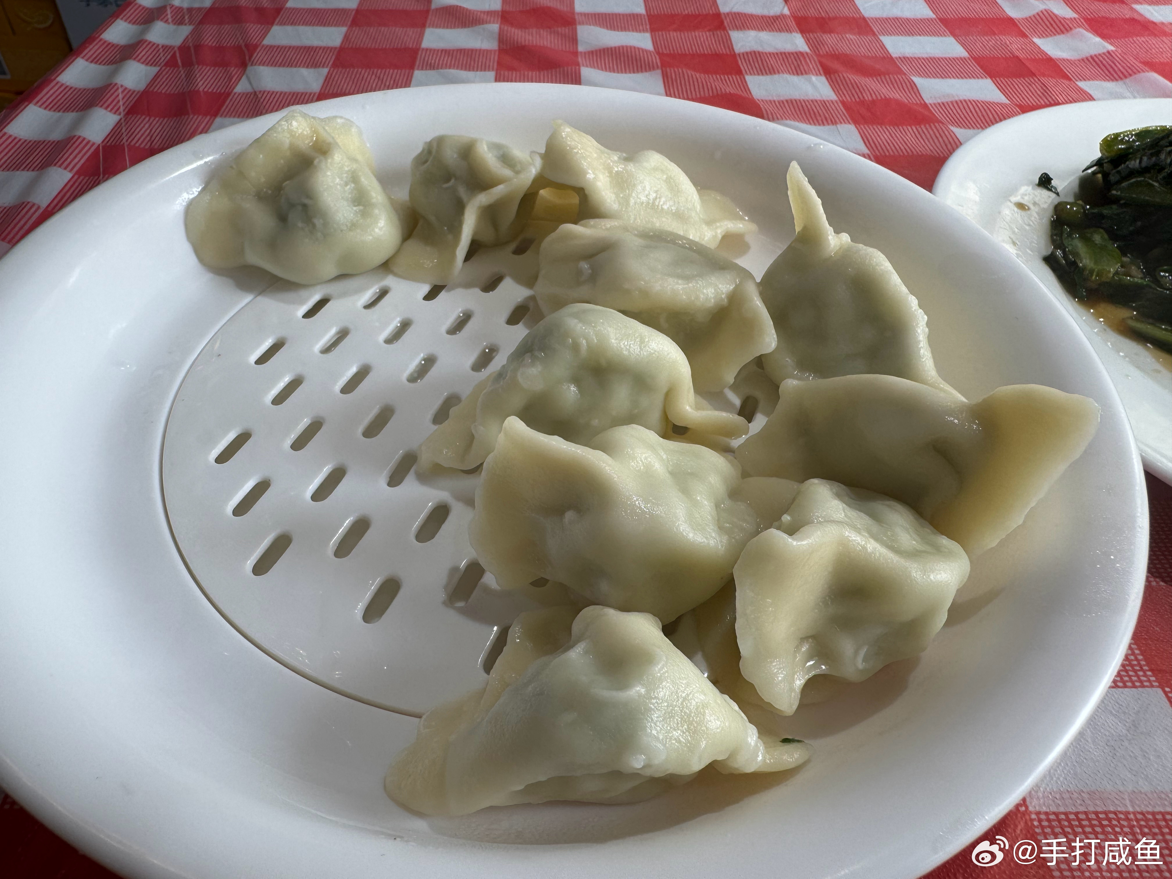 山东日照，一人三菜恰饱饱🍚山东炒鸡：炒鸡炒鸡嫩，好吃，中辣也不辣，鲜、嫩、香；