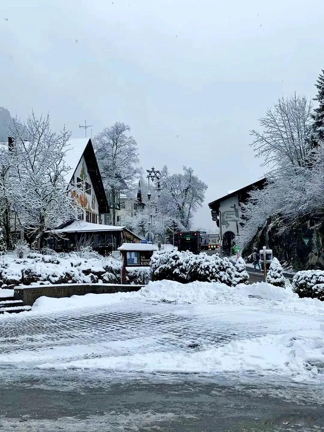 新天鹅堡
下雪啦❄️
银装素裹
分外妖娆