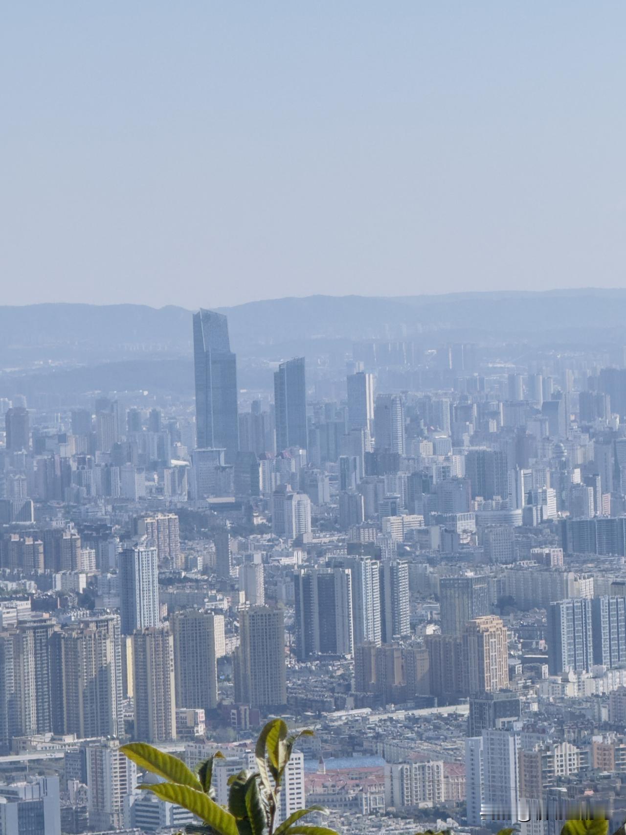 分享自然风景照片远眺城市风景图片。