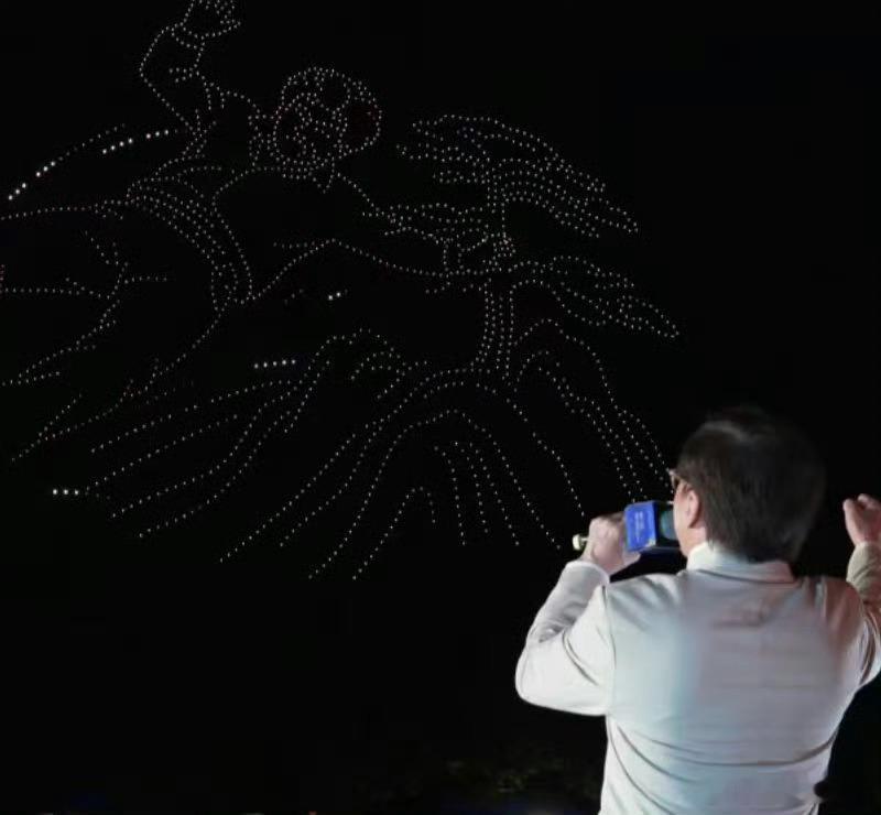 67国游客齐聚桂林感受非遗震撼成龙在桂林用非遗硬控67国老外桂林的山水中，非遗成