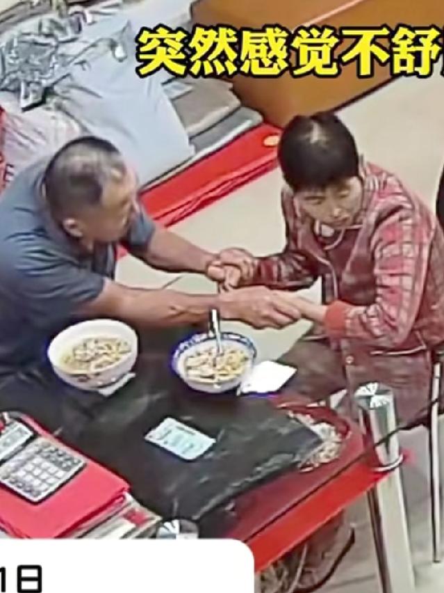 父亲陪母亲吃的最后一顿早饭，从此阴阳两隔只剩思念！做为儿子可能很愧疚，万没预料到