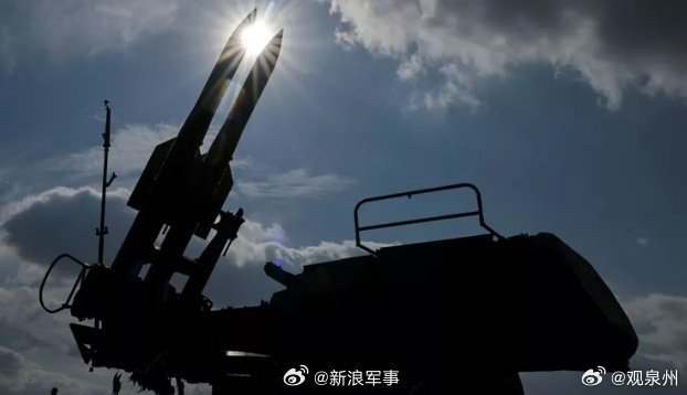 【 俄称乌军导弹大规模袭击库尔斯克 】CCTV国际时讯：据俄新社报道，俄罗斯边境