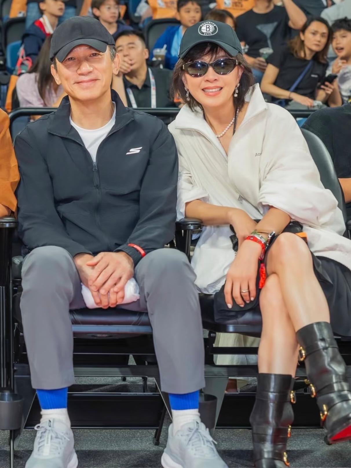 结婚18年无儿无女，梁朝伟夫妇丁克真相戳心
 
相伴38年，结婚18年，梁朝伟和