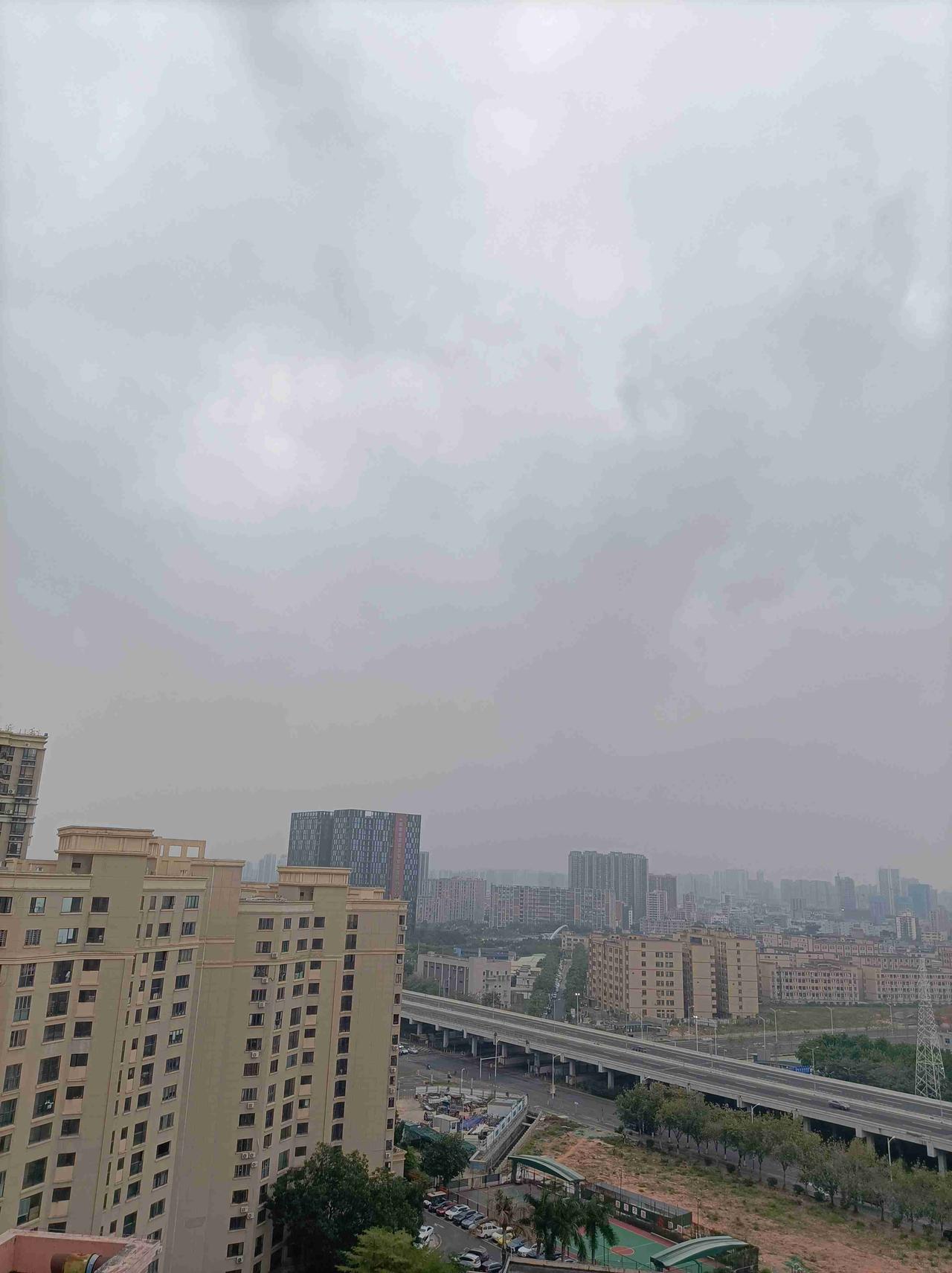 我的今日状态：😁轻松愉快
我这里的天气：🌤️多云:深圳今日多云，气温21度到