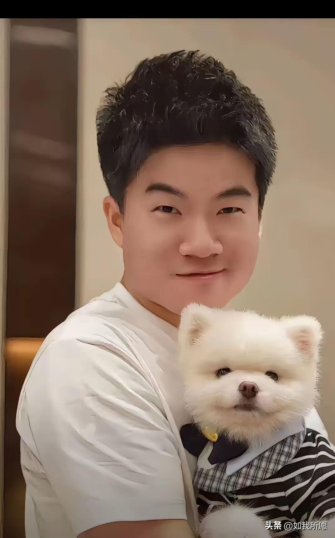 有人说董宇辉讲书也就那样，
比他牛的大有人在。
这话不假，但他能火出圈，靠的还真