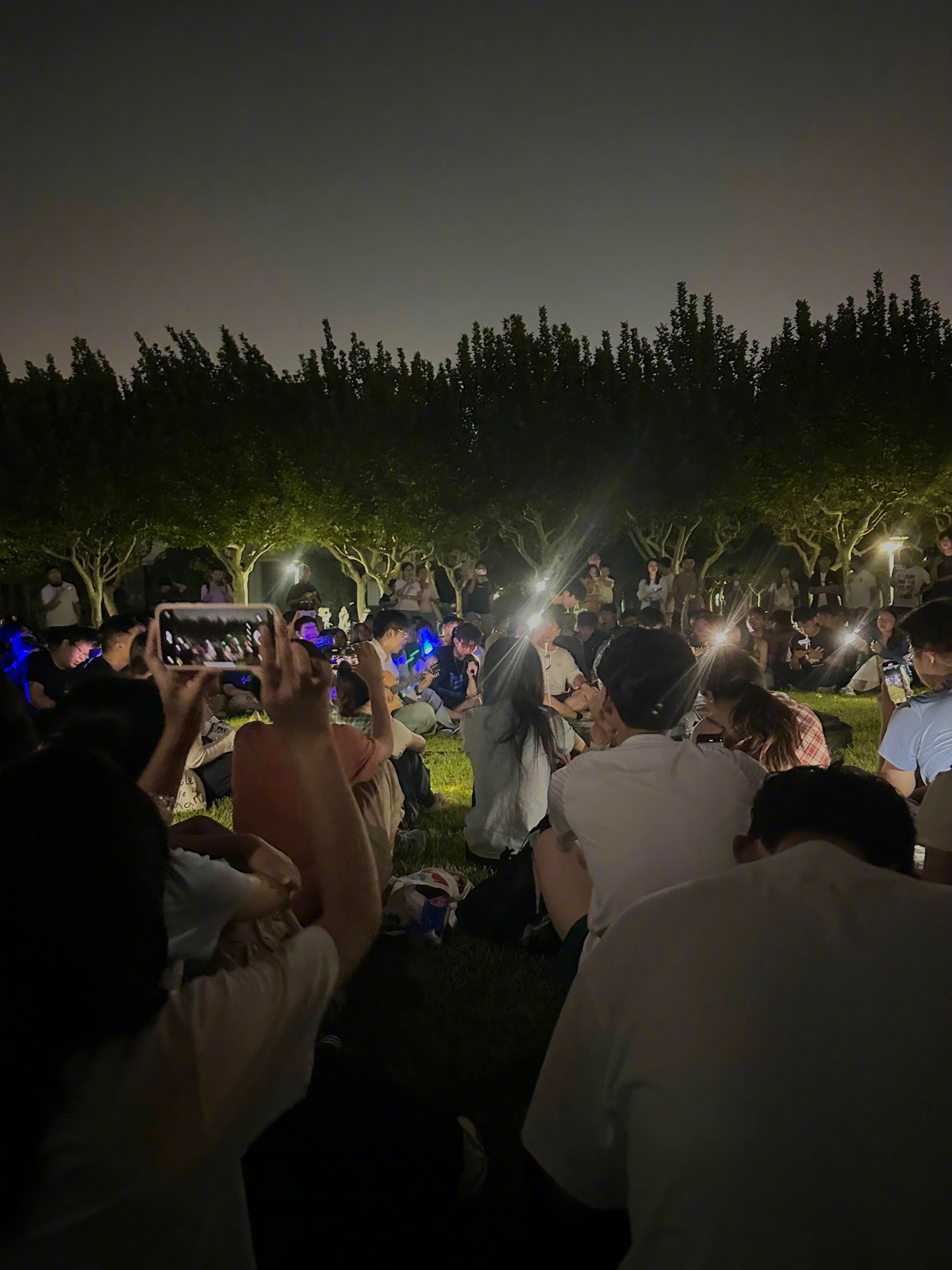上大学后体会到了群像的魅力不止一次感谢自己能在大学遇见一群志同道合的好朋友。✨一