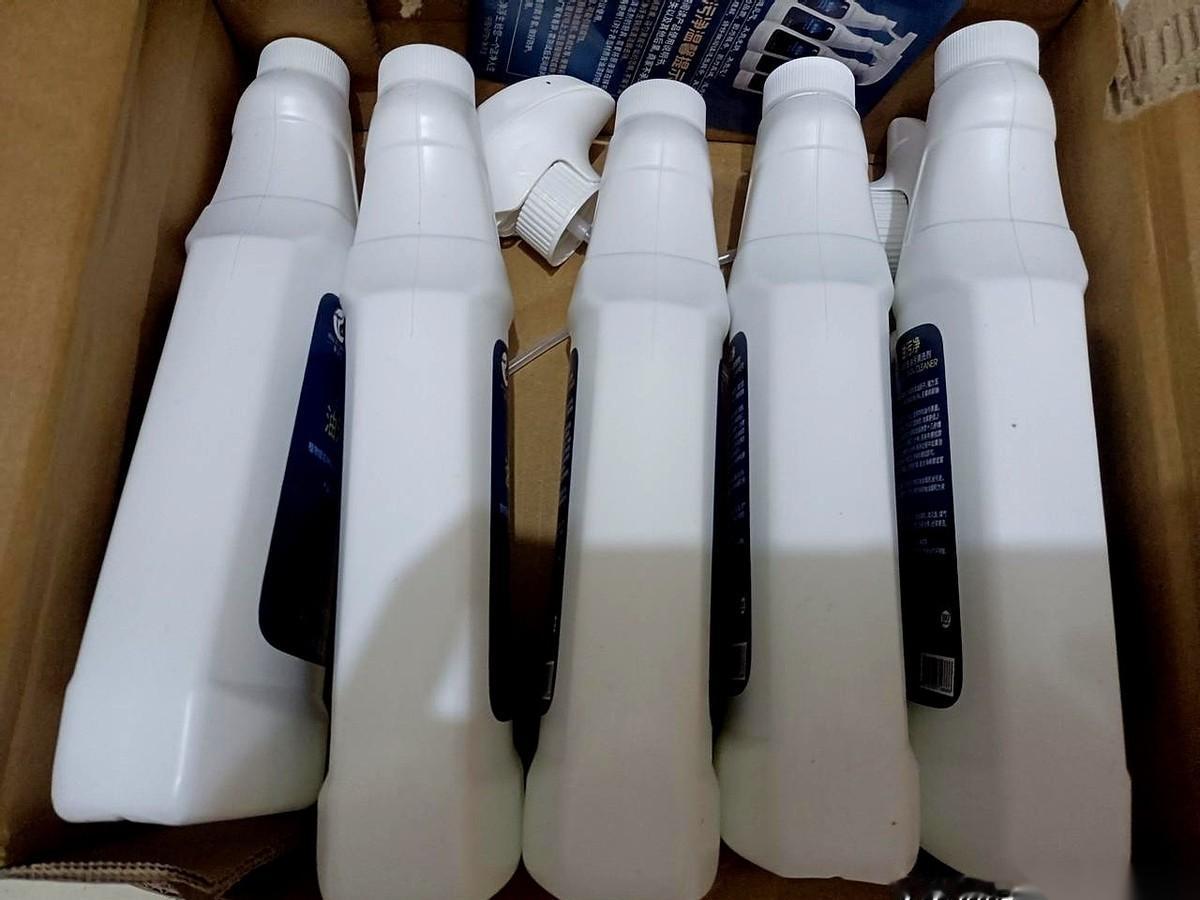 “西兰花别焯水，浪费火，直接下锅炒！”
东家太太头都没回，冲着厨房甩过来一句话。