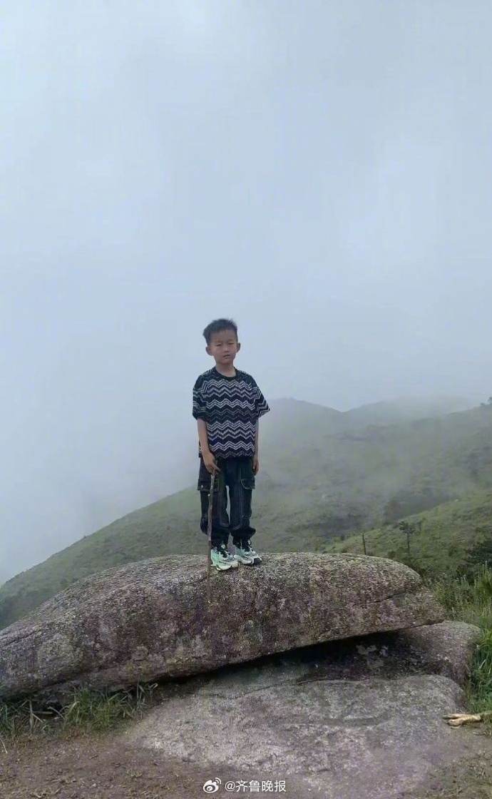 #莫让键盘断案成滋生谣言的温床#【#8岁男孩山上走失键盘断案该消停了#】近日，福