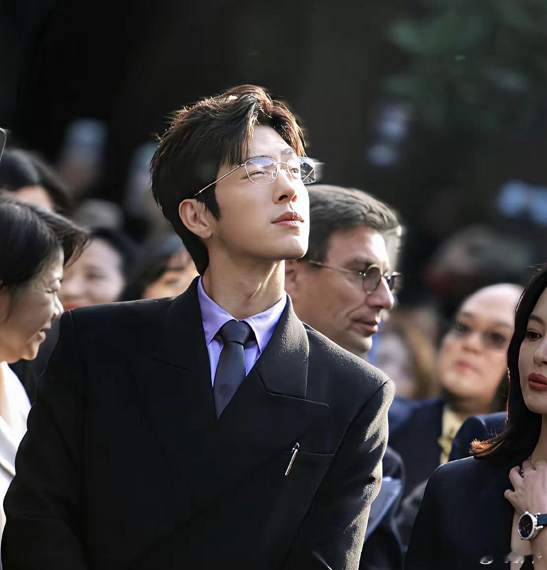 所有镜头都得跟井柏然道歉前段时间线下碰到他本人了井柏然真人跟屏幕上完全不是一回事
