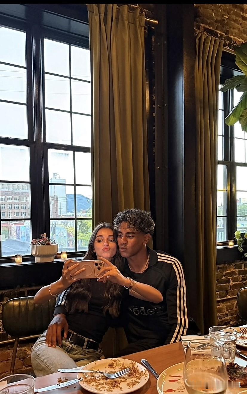 同样十六七岁，亚马尔敢带着女朋友撒糖，照样在世界杯上进球；成都蓉城的帅维浩要是敢