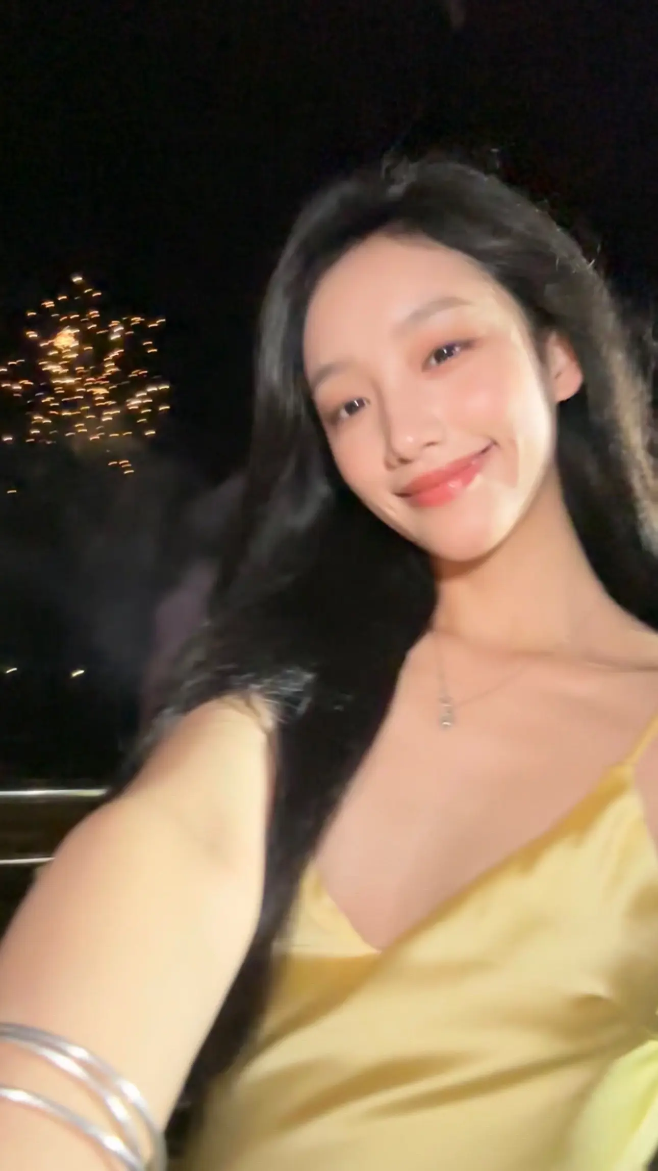 “Hi我已经替你去了我们一直想去的海边”