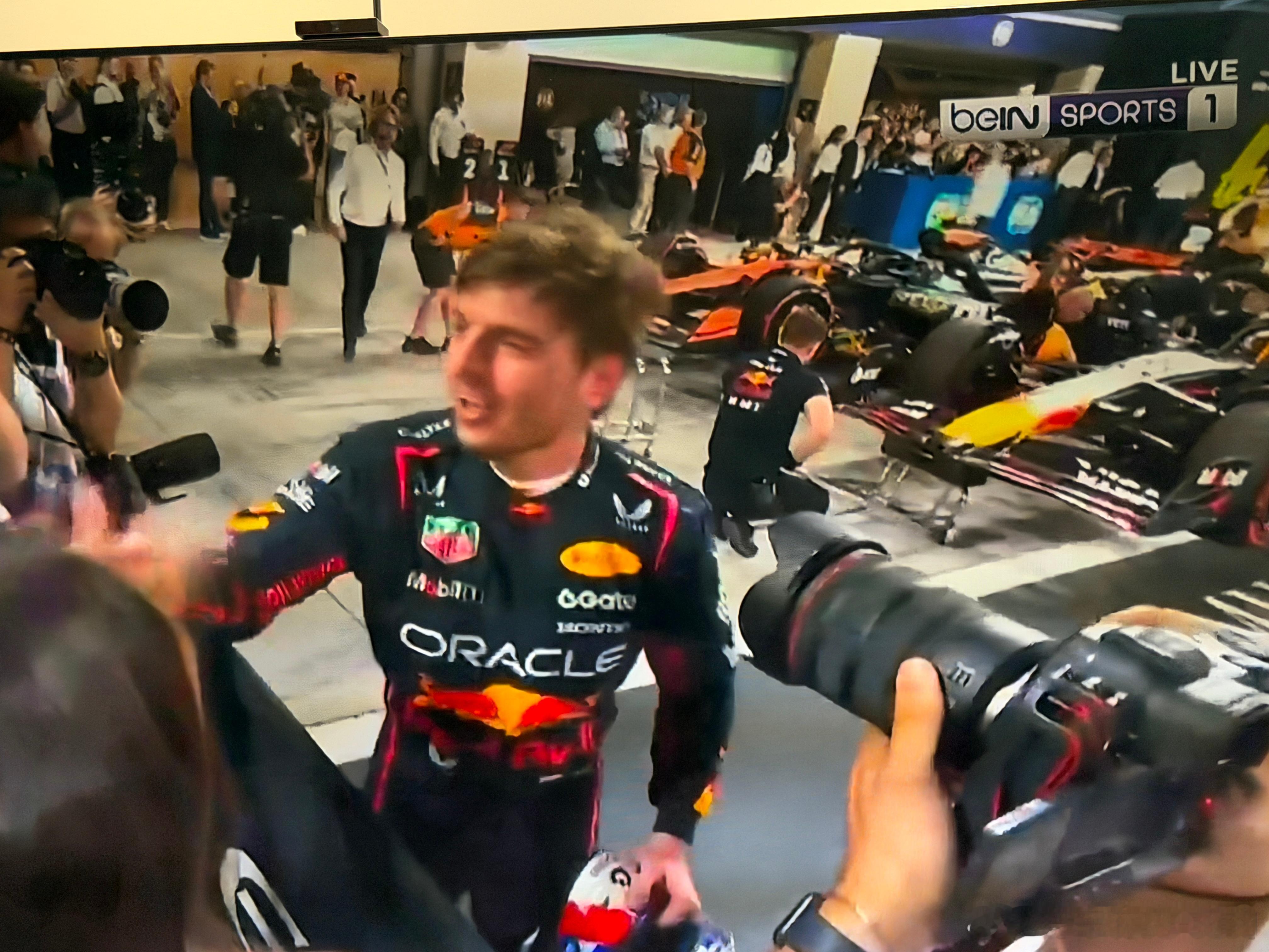 啊！！！！！！打开电视的瞬间看到潘子比了个1️⃣的手势啊！！！诺里斯还有机会吗？