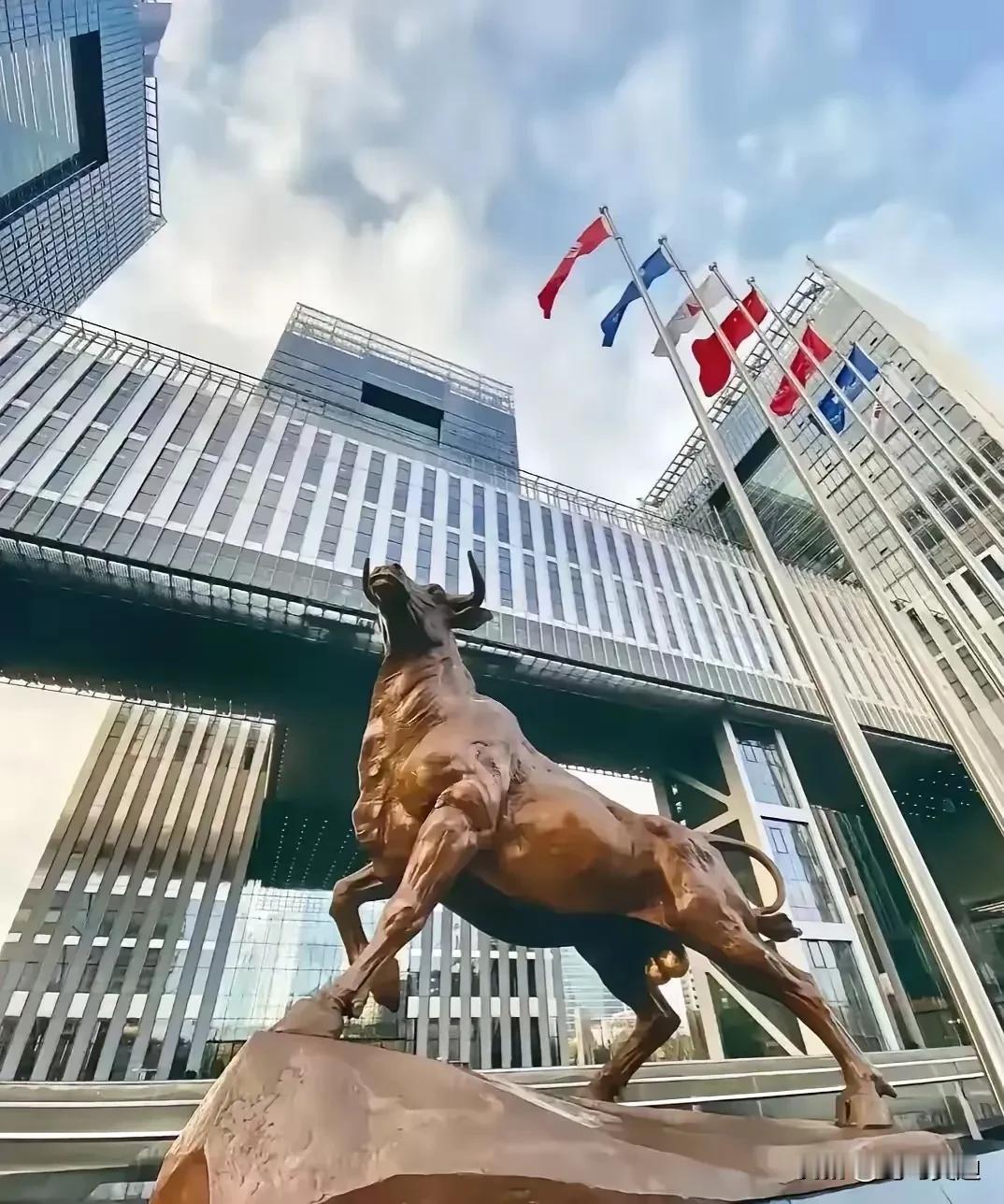 现在的电动车就像股市，刚开始没什么人开，后面看到别人都开，很多新人也买一辆开开，