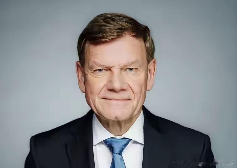 德国外长瓦德富尔原计划访华，被戏称为“带着企业诉求来求助”——毕竟德国71%的稀