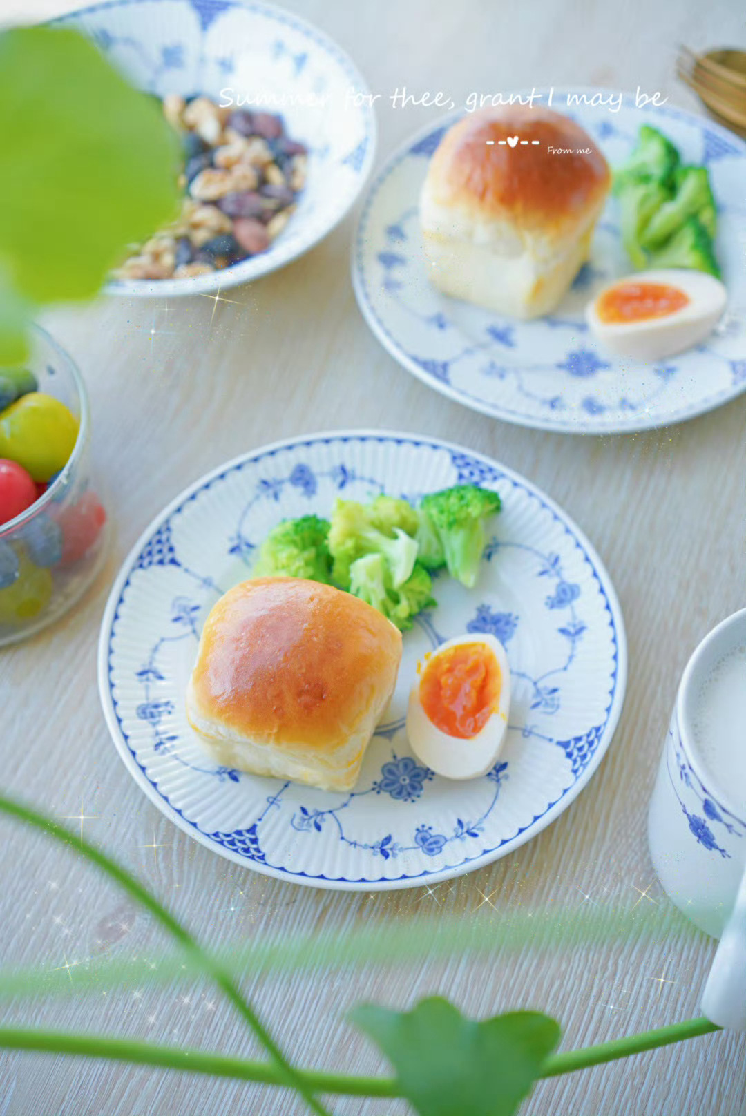 早安早餐🌿🌿🌿☀️ 给夏天的温柔，从一份早餐开始晨光漫过木桌，自己做的豆沙