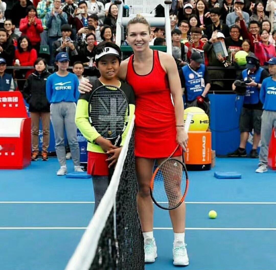 刚才在澳网专访了17岁中国小花张瑞恩，其实从她很小时就认识了，当时她还是陪哈勒普