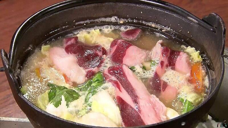 【日本熊成佳肴！熊肉火锅大厨：冬眠前脂肪厚实最美味】海外新鲜事日本 日本秋田县住