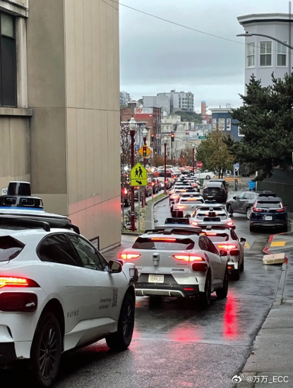 武汉昨晚萝卜快跑停在路上，说实话我一点都不意外。大家还记得4个月前旧金山那次Wa