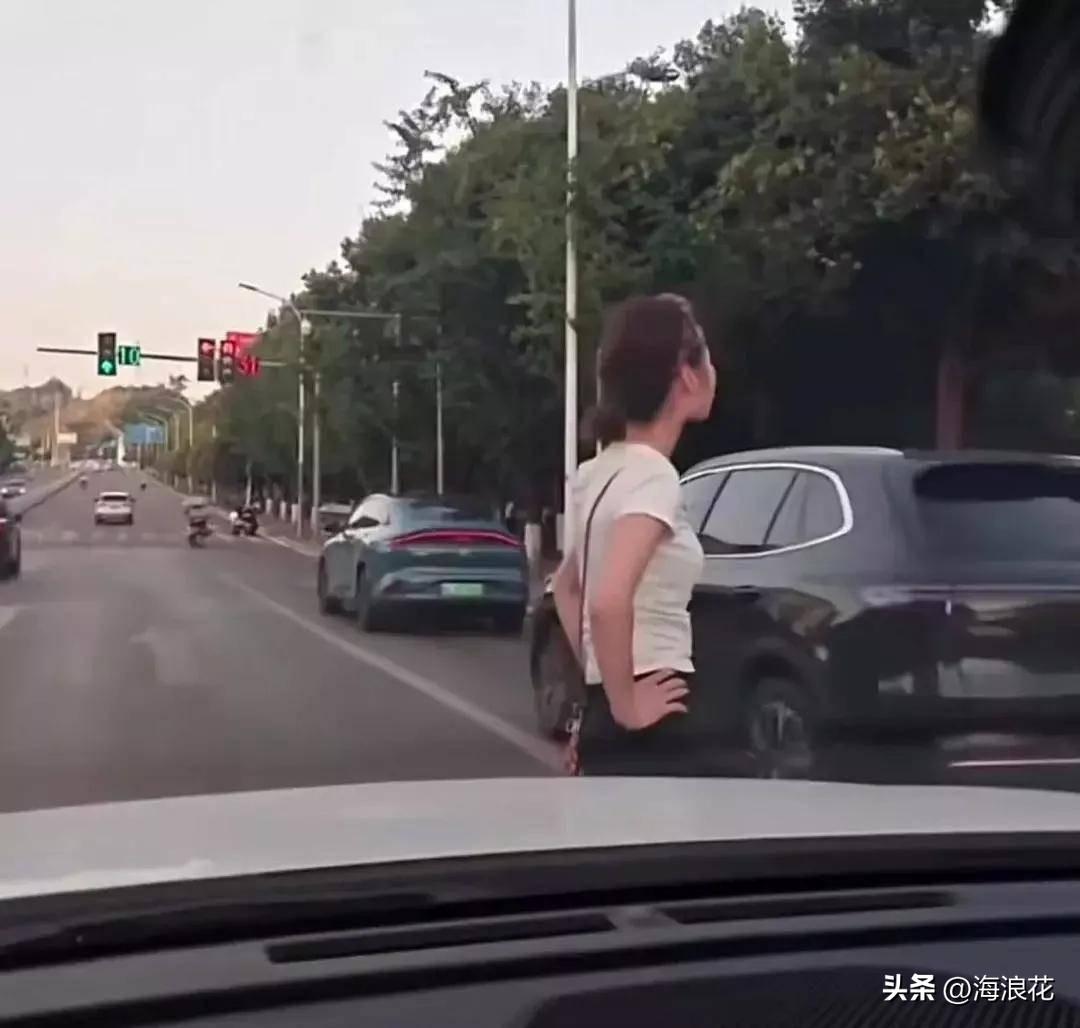 妻贤夫祸少的含金量还在增加！重庆口水姐这次摊大事了， 她是真无知啊！指挥老公压实